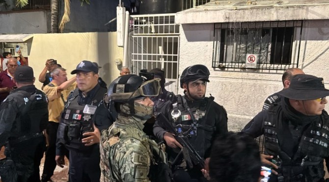 Del ruso al cubano: Cancunenses se unen para reclamar abusos de migrantes