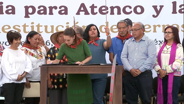 Sheinbaum firma la restitución de tierras en Atenco este 3 de mayo