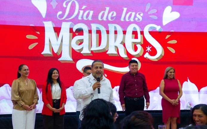 Sanén celebra a madres cancunenses con música y convivencia en el restaurante Hong Kong