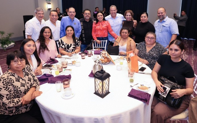 Reconocen el doble compromiso de mamás policías en Puerto Morelos