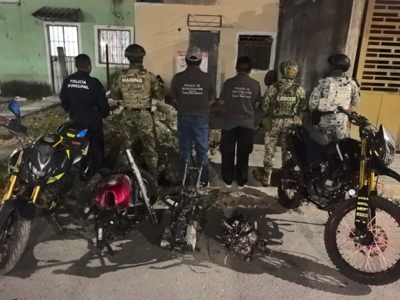Durante la inspección dentro del predio, las autoridades localizaron dos motocicletas