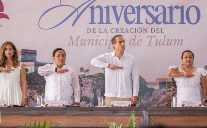 Durante el XVIII Aniversario de Tulum, Cristina Torres destacó la unidad y esfuerzo comunitario para mejorar la calidad de vida, promoviendo justicia social y bienestar colectivo en el municipio.