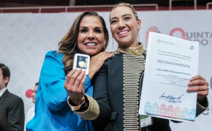 Entrega Mara Lezama el Premio CENEVAL EGEL a más de 4 mil egresados del país en Cancún
