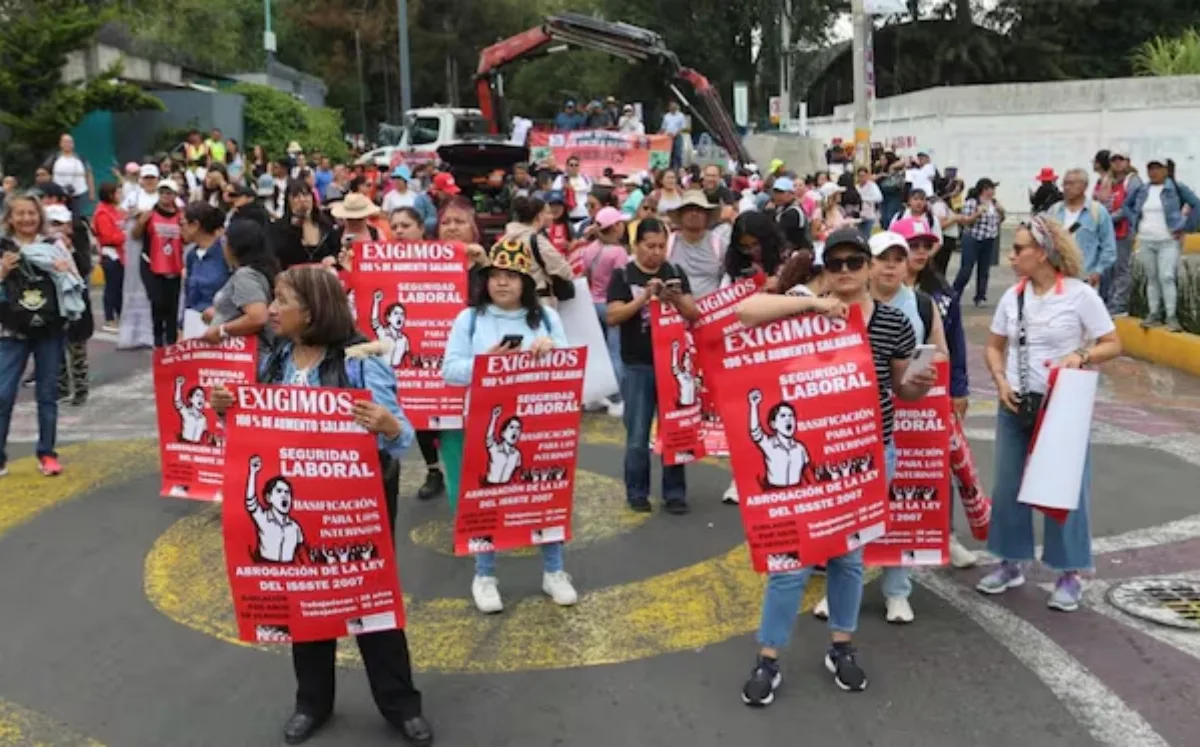 Marcha de la CNTE pierde fuerza mientras avanza por la Calzada de Tlalpan | VIDEO
