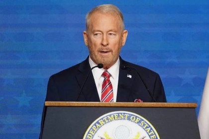 Lucha contra los cárteles debe unir a México y Estados Unidos, no dividirlos, señala Ronald D. Johnson
