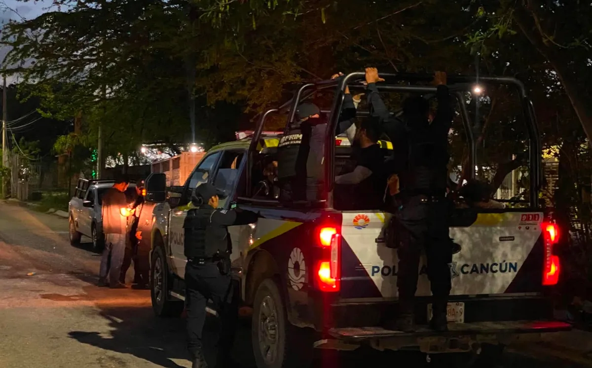 Un hombre fue detenido por elementos de la Policía Municipal luego de que, durante una inspección, le encontraran al menos 11 bolsitas con hierba verde con características similares a la marihuana.