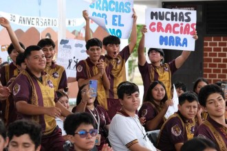 Después de 32 años de espera, estudiantes de la Escuela Secundaria Técnica 19 “Ciudades Hermanas Oaxaca-Cancún” ya cuentan con un nuevo domo para realizar actividades cívicas, deportivas y culturales