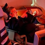 El viaje personal de Marcelo Ebrard a Alemania en clase ejecutiva desató críticas sobre la austeridad gubernamental. La Secretaría de Economía defendió el desplazamiento como no oficial y personal.
