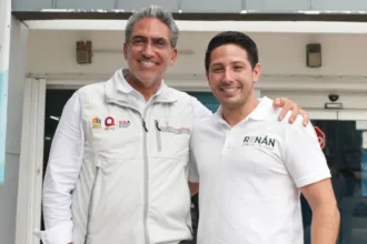 Renán Sánchez Tajonar supervisó unidades médicas en Cozumel junto al secretario de Salud, destacando la necesidad de escuchar a personal y pacientes para mejorar los servicios de salud.