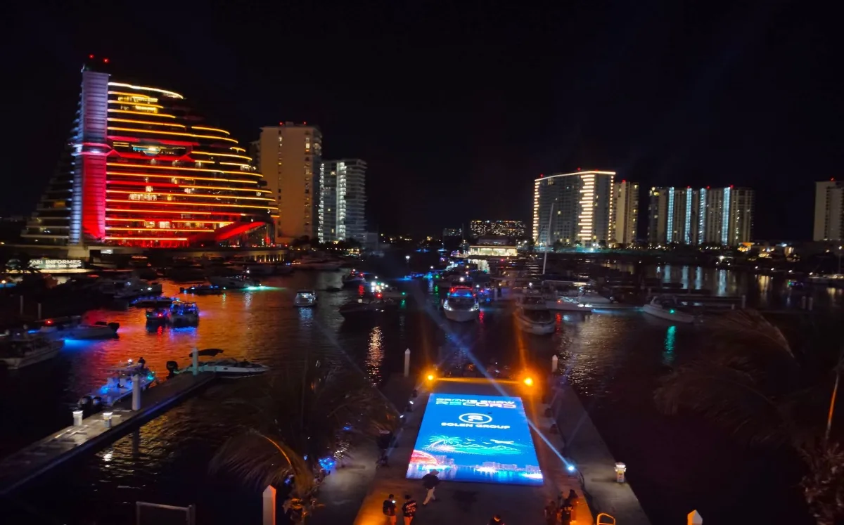 Show de drones reunió a miles de cancunenses, pero generó caos vehicular | VIDEO