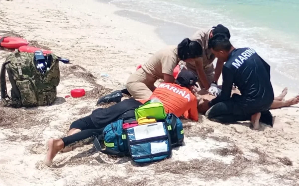 Muere adulto mayor tras ser rescatado del mar en el muelle de Chocolate de Progreso