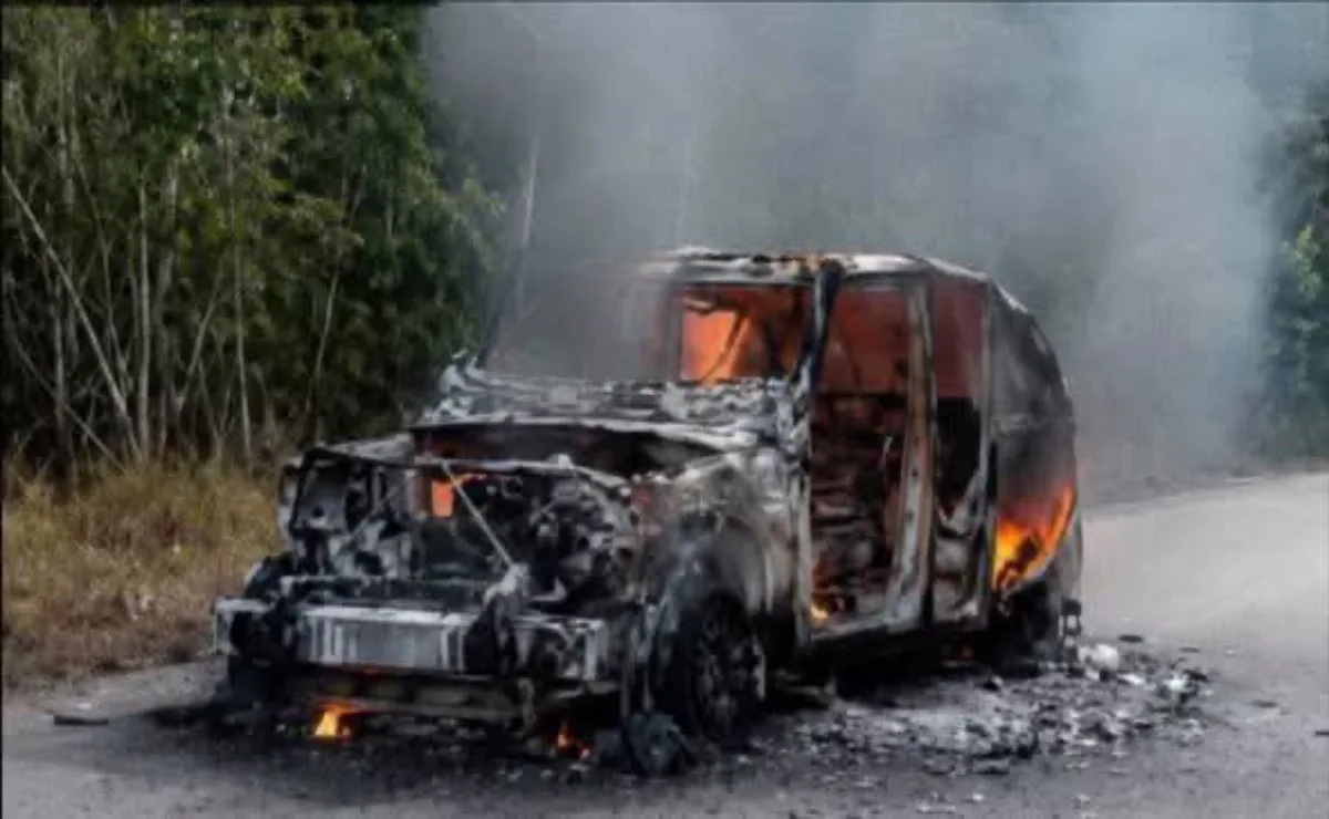 La Fiscalía General del Estado investiga si la unidad fue utilizada en el ataque armado donde dos jóvenes perdieron la vida el pasado 3 de agosto en la carretera Bacalar–Limones.