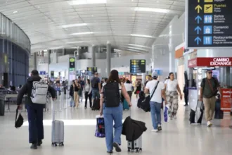 Sismo en Panamá obliga a cerrar el aeropuerto de Tocumen y evacuar pasajeros